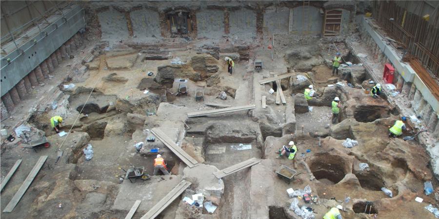 Excavation on a deep stratigraphy urban site