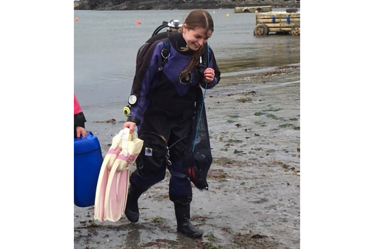 Picture of Lowri Roberts in a diving suit