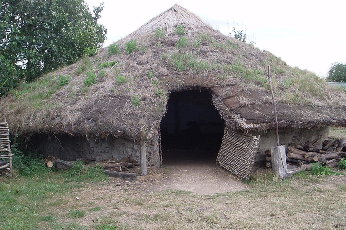 Bronze Age dwelling at Flag Fen Archaeology Park. 