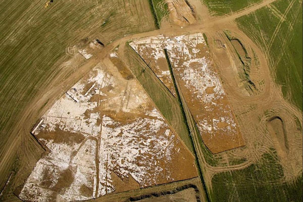 Aerial views of part of the site, showing the Romano-British enclosures and settlement area (courtesy of Aerialpics)