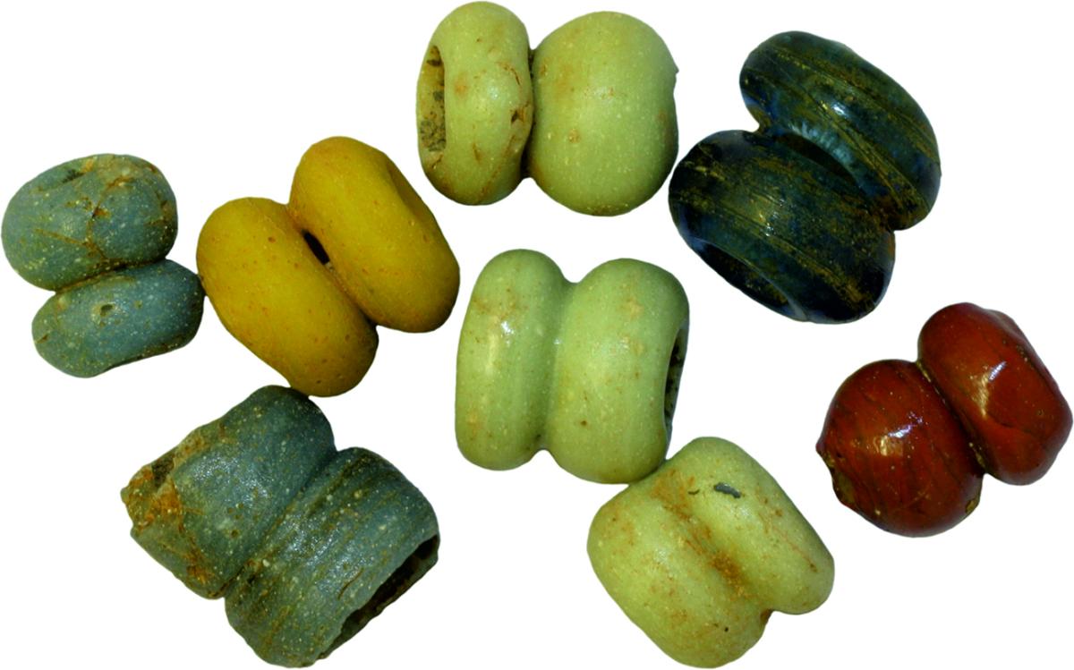 coloured beads from grave 2697